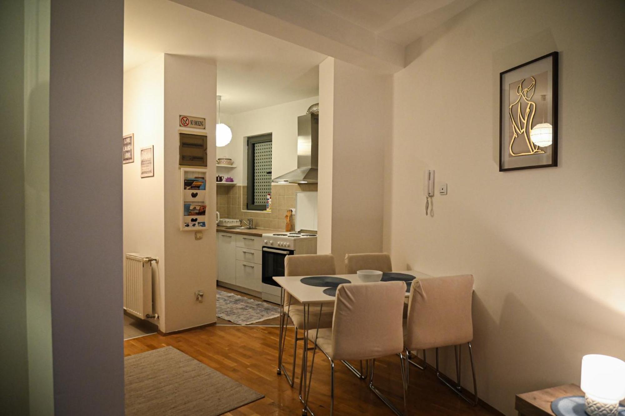 L&B Studio Apartment Pristina Exterior foto